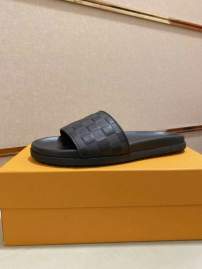Picture of Louis Vuitton Slippers _SKULVsz38-44hnh03161035
